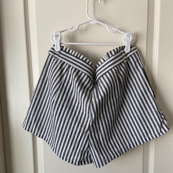 Shorts - Picture 3 of 3